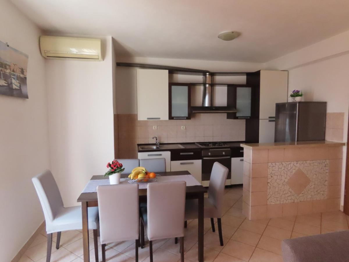 דירות מאקרסקה Apartman Rita מראה חיצוני תמונה